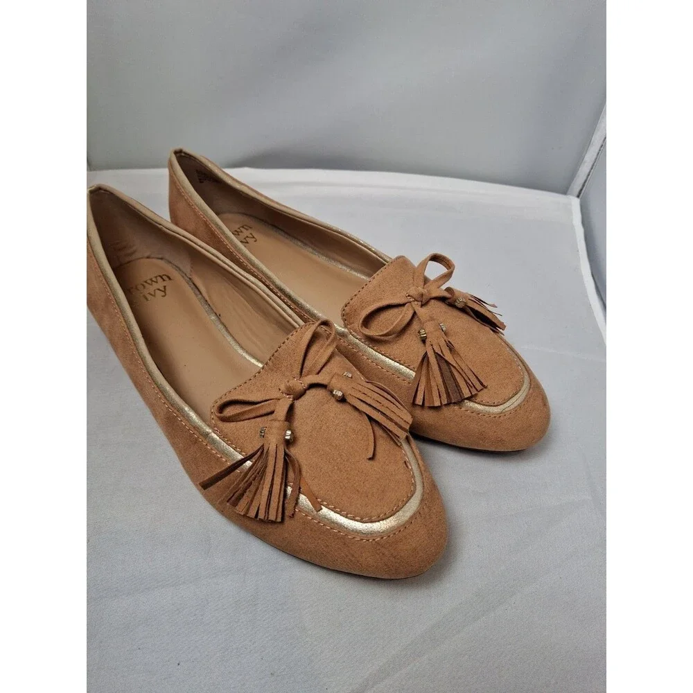 CROWN & IVY Women's Tassel Loafers Flats Tan Suede Gold Trim Slip On Size 8 M